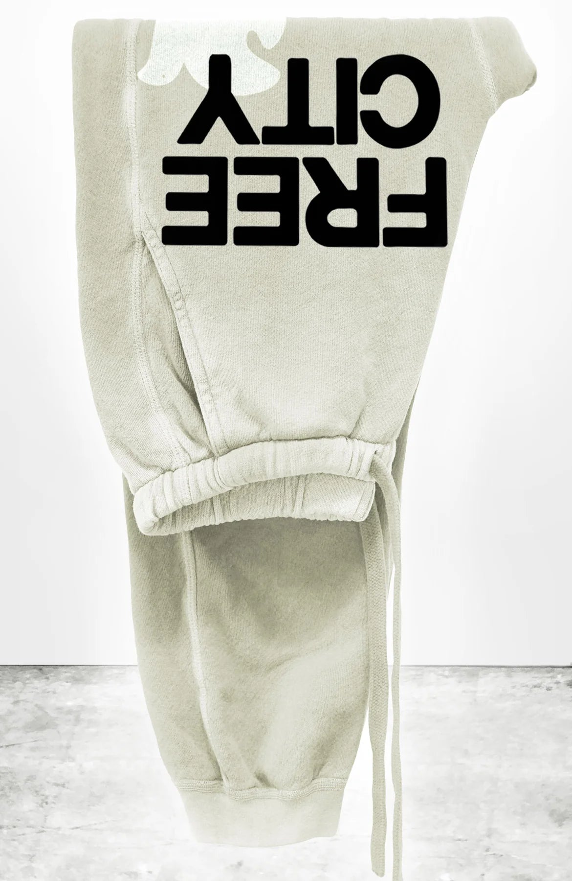 FREECITY LARGE SUNFADES POCKET SWEATPANT - BONES