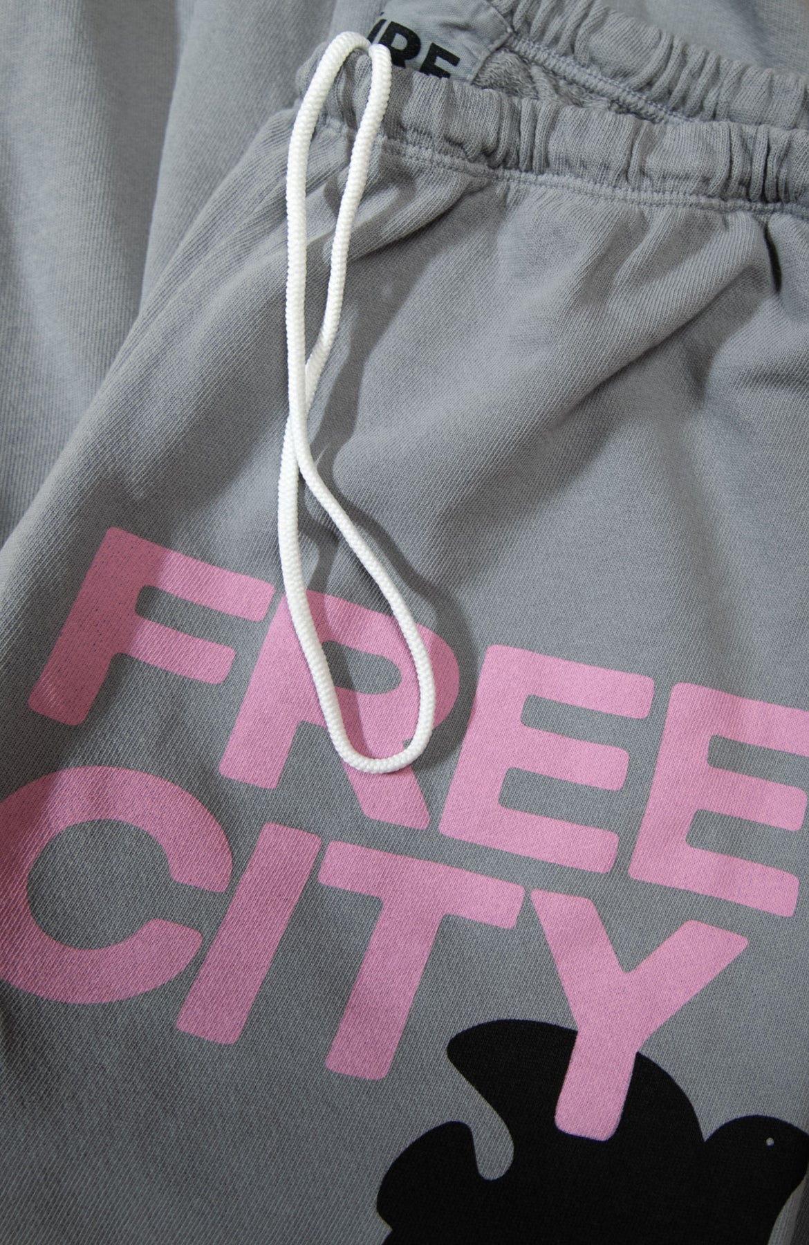 FREECITY LARGE SWEATPANTS- SILVER CLOUD